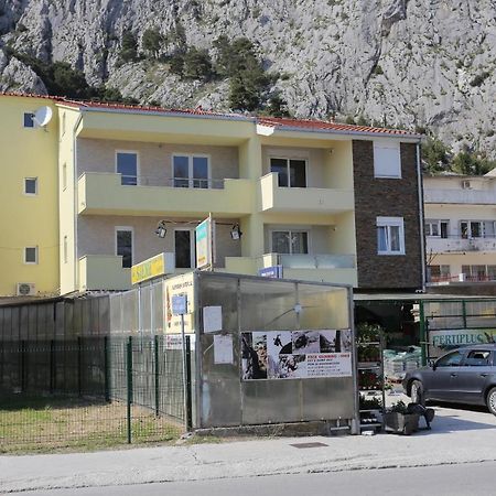 Apartments With A Parking Space Omis - 10362 Eksteriør bilde