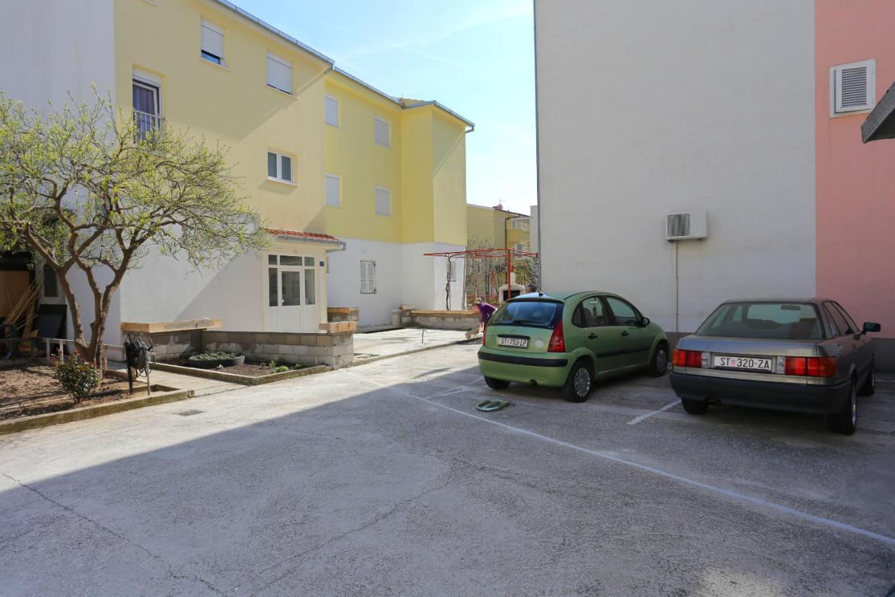 Apartments With A Parking Space Omis - 10362 Eksteriør bilde