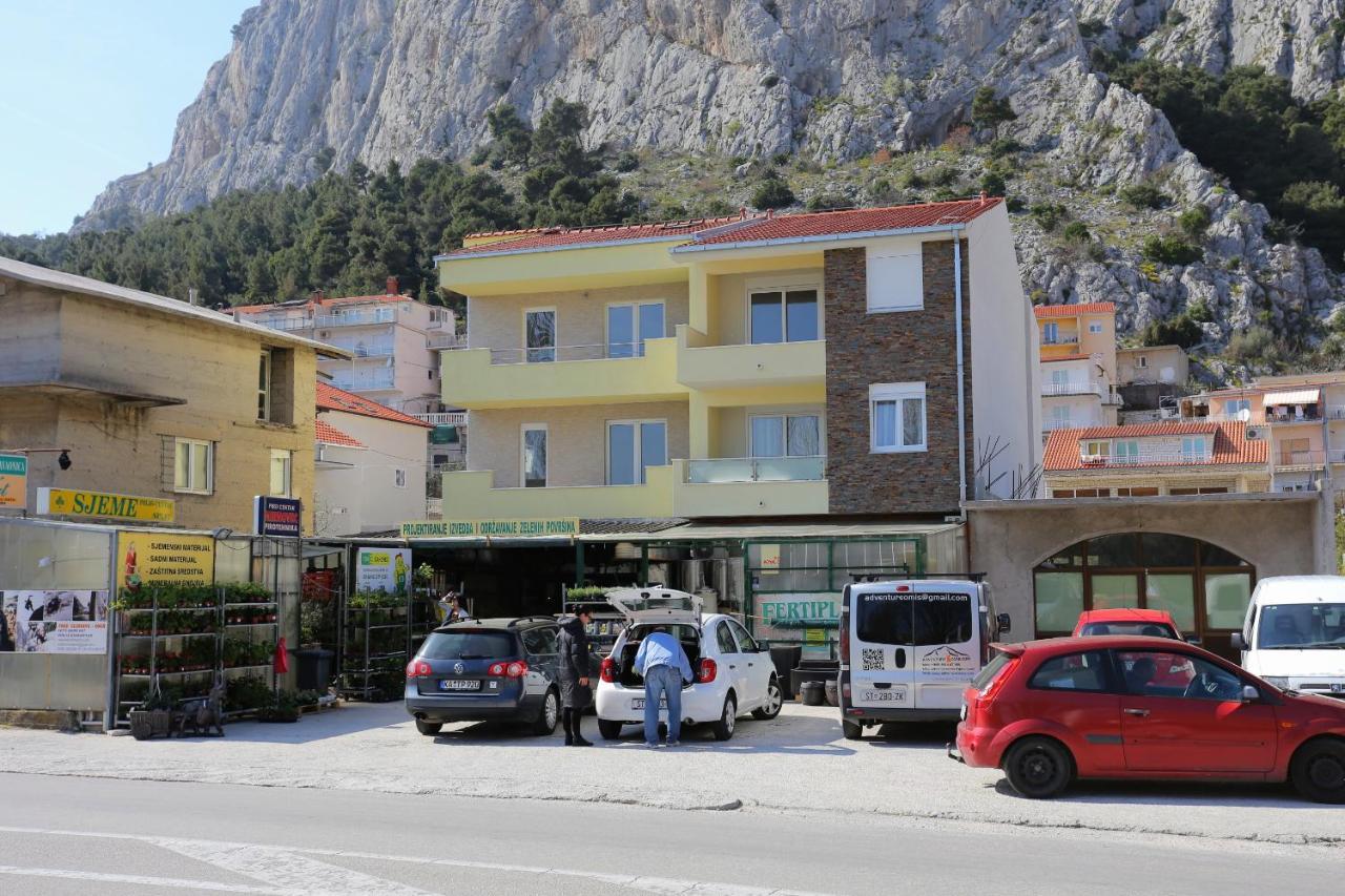 Apartments With A Parking Space Omis - 10362 Eksteriør bilde