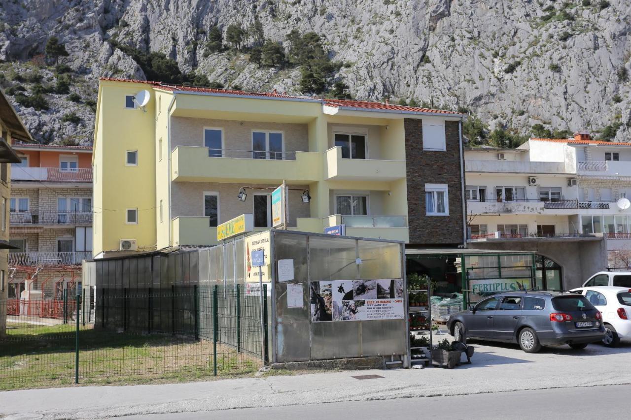 Apartments With A Parking Space Omis - 10362 Eksteriør bilde